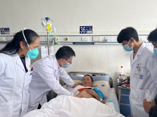 伯乐配资 上海医生“像种子一般”，将最先进的健康理念根植雪域高原